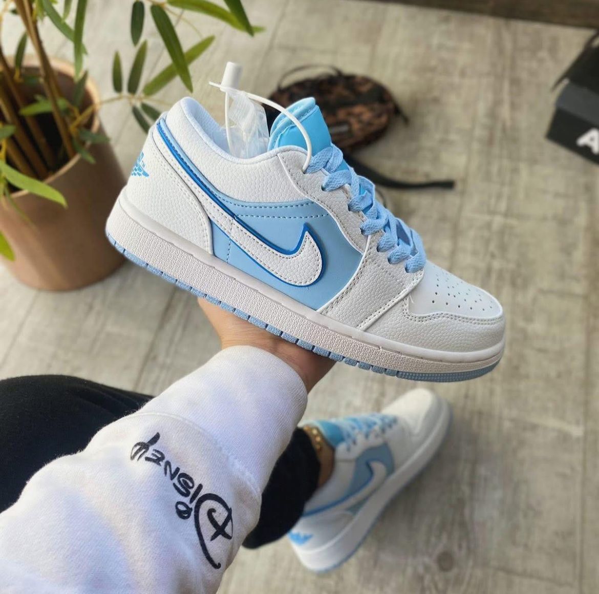 NIKE JORDAN LOW